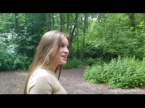 ❤️ Suxerinlle a Evelina que fodemos nun lugar público! Ela dixo que si. Entón fodiuna no cu e corme na súa boca. Entón ela cabreouse. ❌ Só porno en % gl.makesexnotwar.ru % ﹏