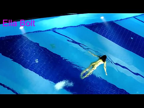 ❤️ Non podo deixar de mirar, unha moza loira que é sorprendida nadando espida na piscina do resort ELLA BOLT ❌ Só porno en % gl.makesexnotwar.ru % ﹏